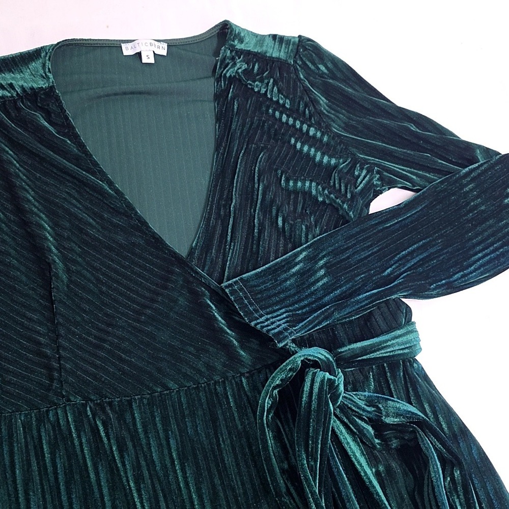 Baltic Born Meghan Maxi Dress S Green Pleated Velvet Wrap Long Sleeve Formal